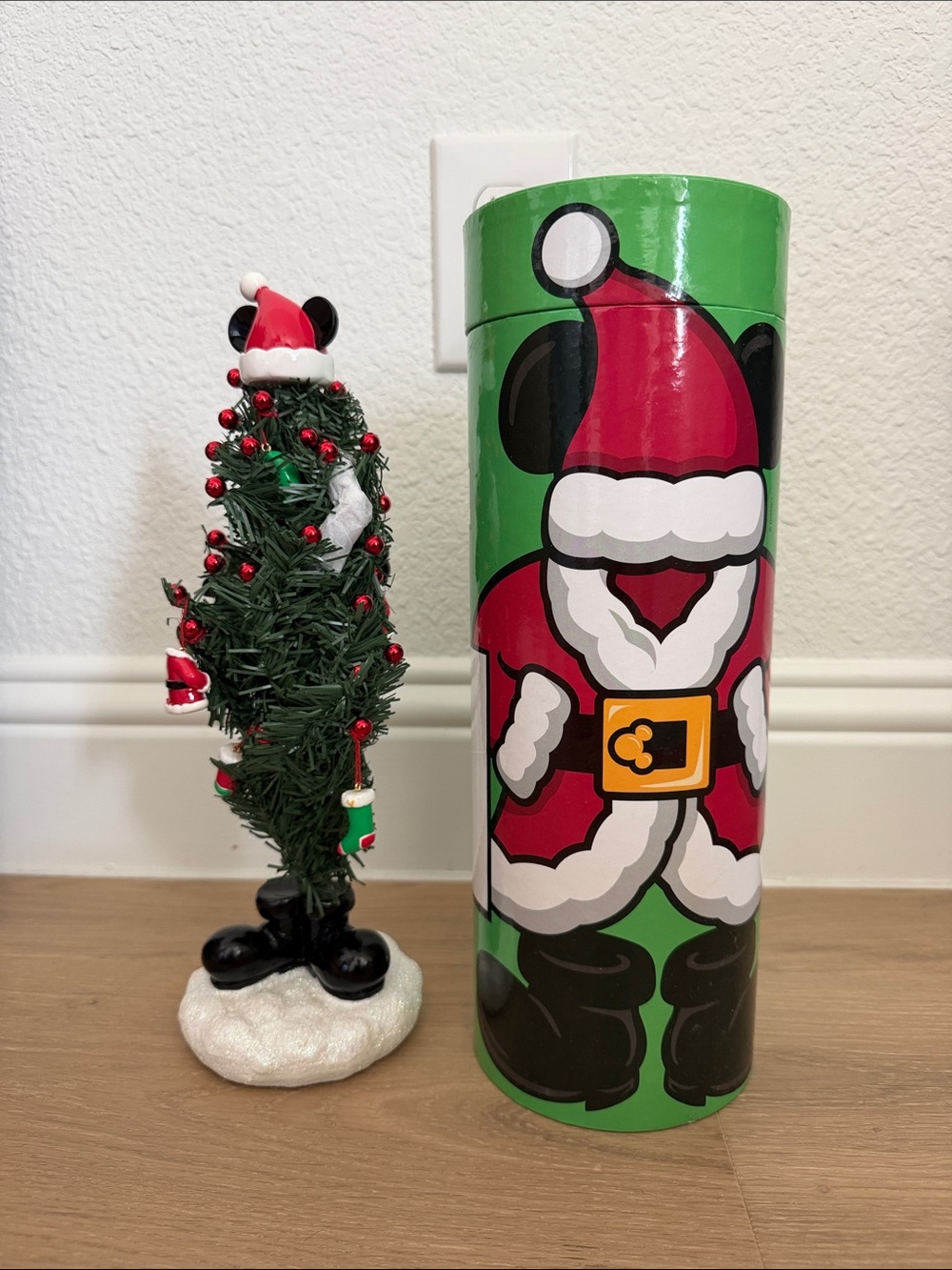 Disney Santa Mickey Mouse Miniature Mailable Christmas Tree NWT